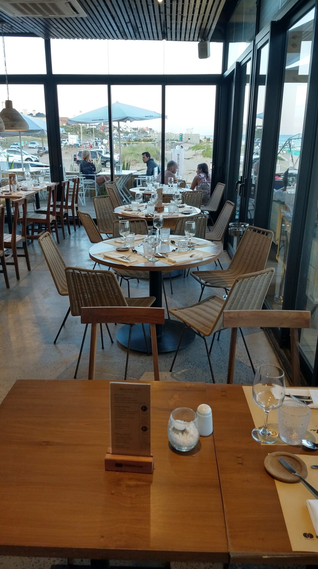 sillas dahlia alto transito en restaurante increa
